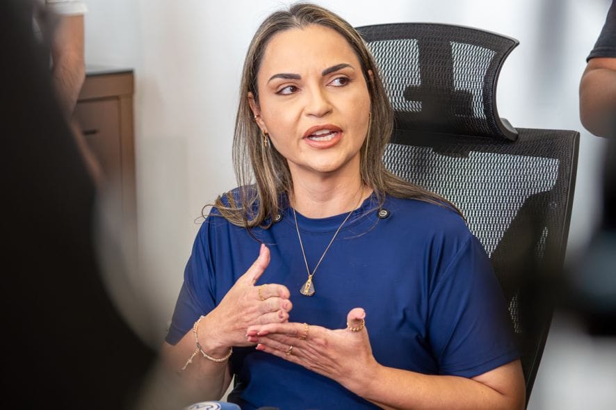 vania-rebate-abilio-e-diz-que-vai-assumir-prefeitura-sempre-que-houver-previsao-legal