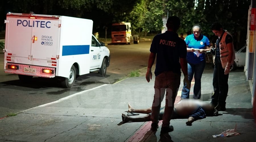 homem-e-executado-com-cinco-tiros-no-abdomen-e-torax-em-avenida-de-cidade-de-mt