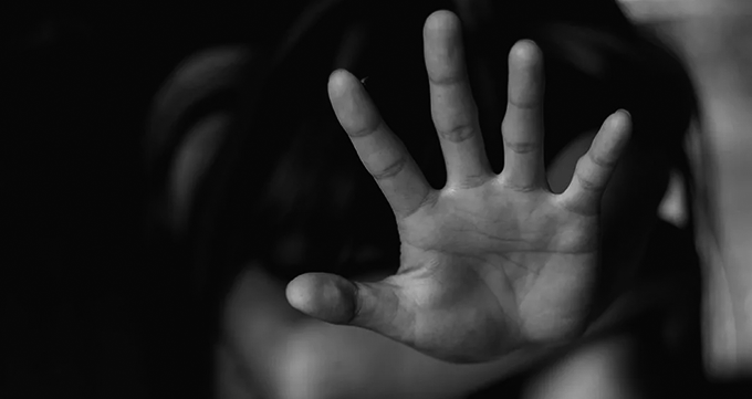 mae-e-presa-pela-pm-por-tentar-‘vender’-filhas-de-12-e-14-anos-por-r$-250-para-sexo-em-cuiaba