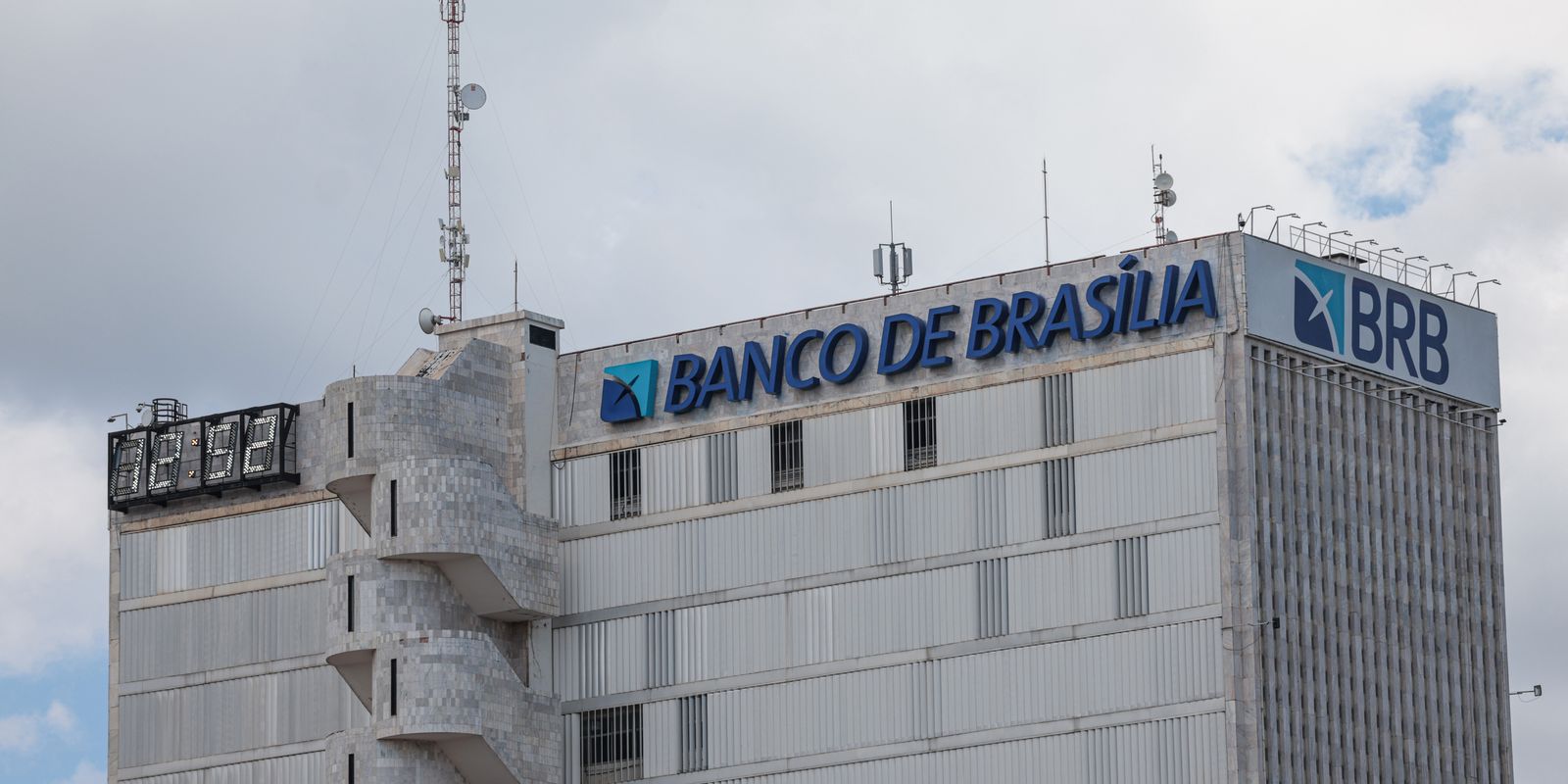camara-legislativa-aprova-uso-de-imoveis-publicos-para-socorrer-brb