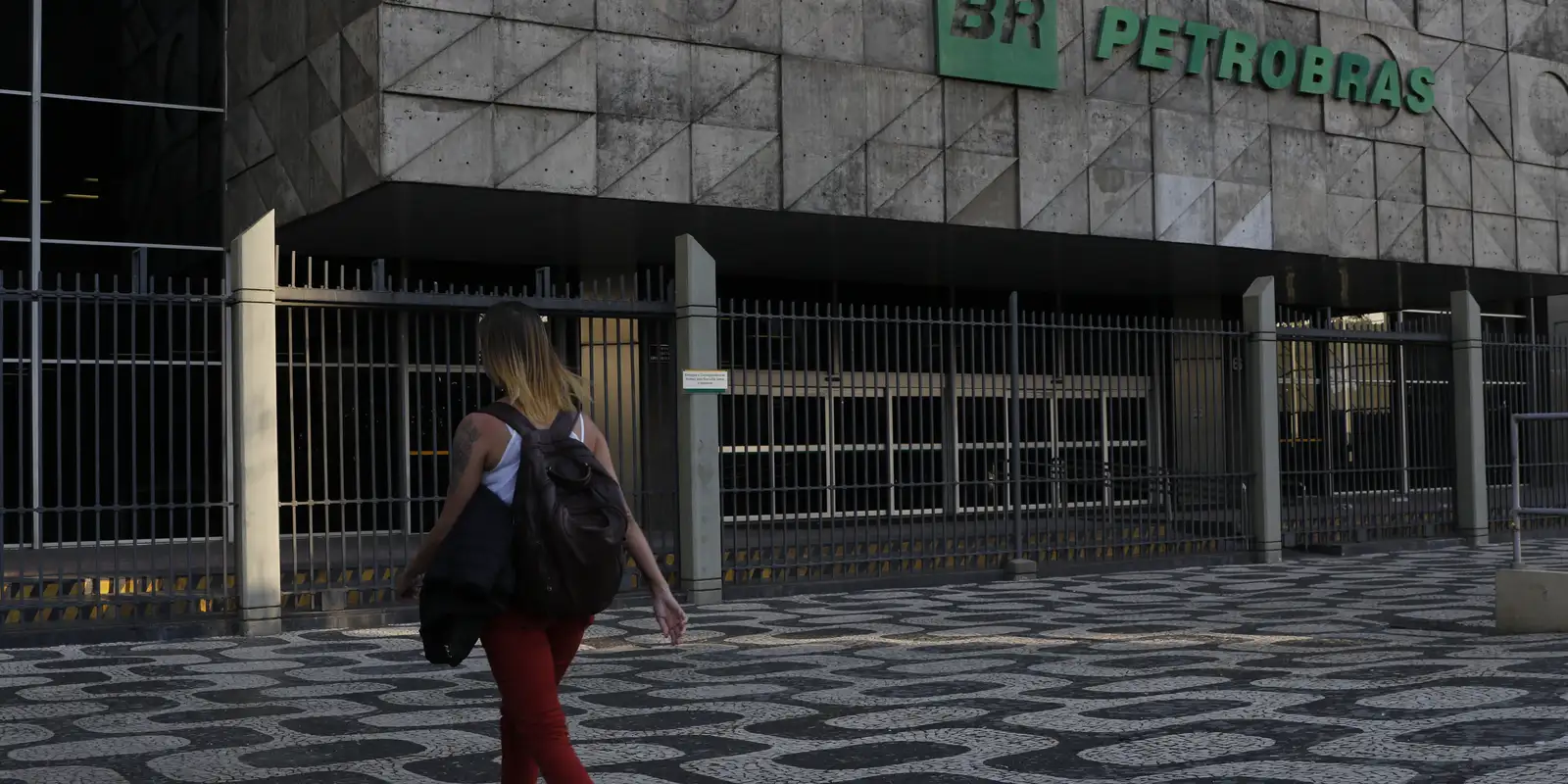 petrobras-diz-que-pode-reduzir-impacto-da-alta-do-petroleo-no-brasil