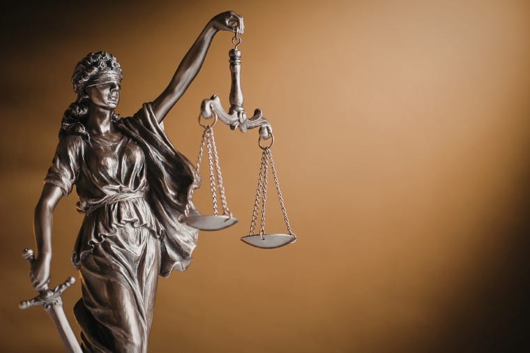 reu-e-condenado-a-12-anos-de-cadeia-por-tentar-matar-mulher-com-socos-e-golpe-de-facao