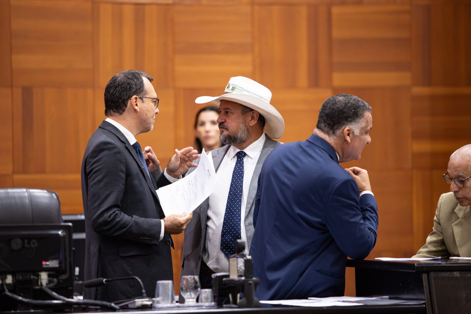 al-aprova-projeto-que-preve-multa-para-uso-de-drogas-em-locais-publicos-no-estado