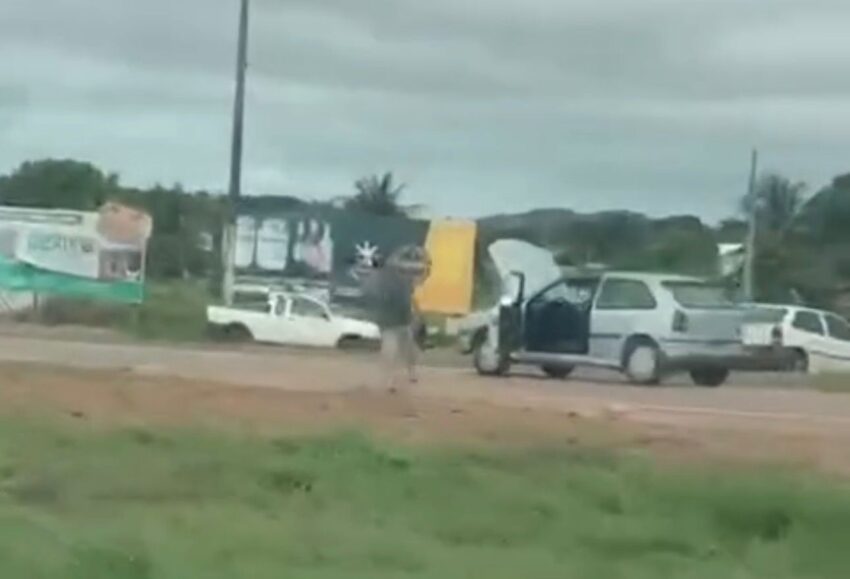 gol-desgovernado-atravessa-br-163,-ruas-e-para-em-lote-baldio-em-peixoto-de-azevedo