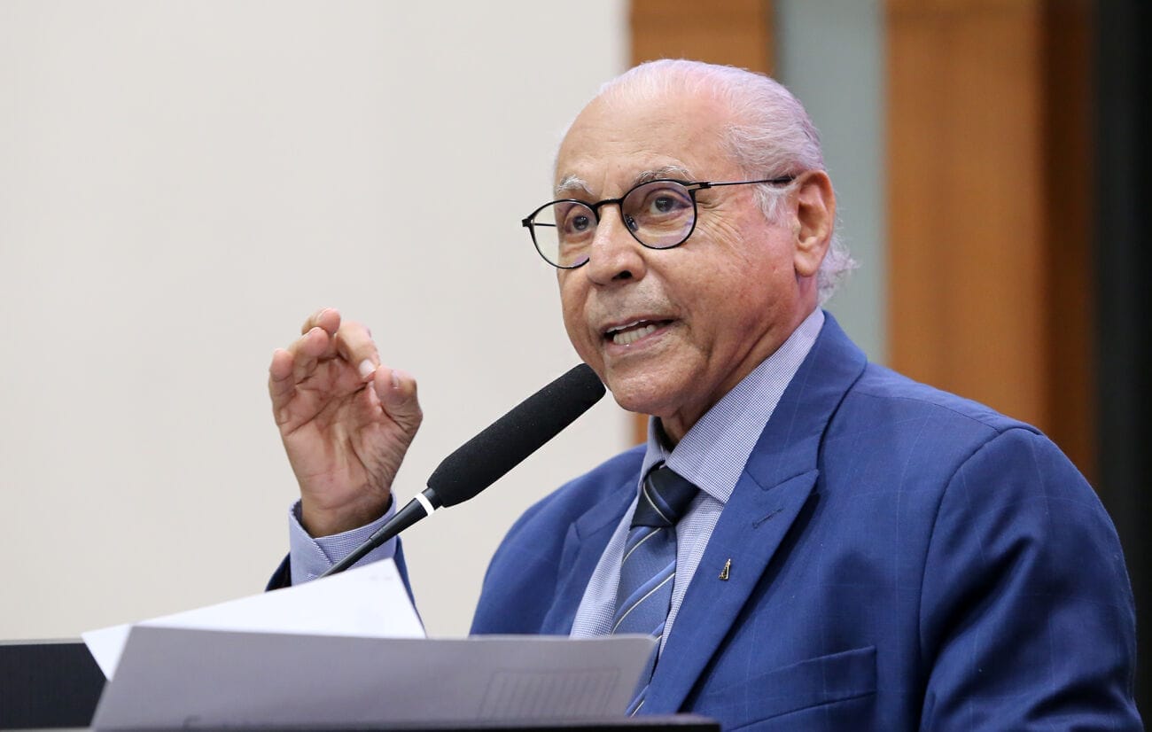 julio-endurece-discurso,-diz-que-uniao-“bancou”-vereadora-e-cobra-permanencia-no-partido