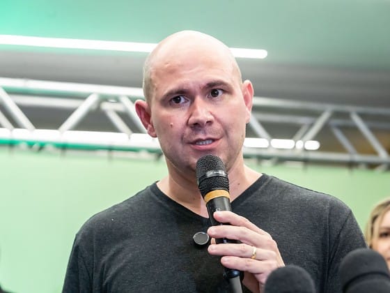 prefeito-lanca-aplicativo-para-populacao-denunciar-buracos-nas-ruas-da-capital