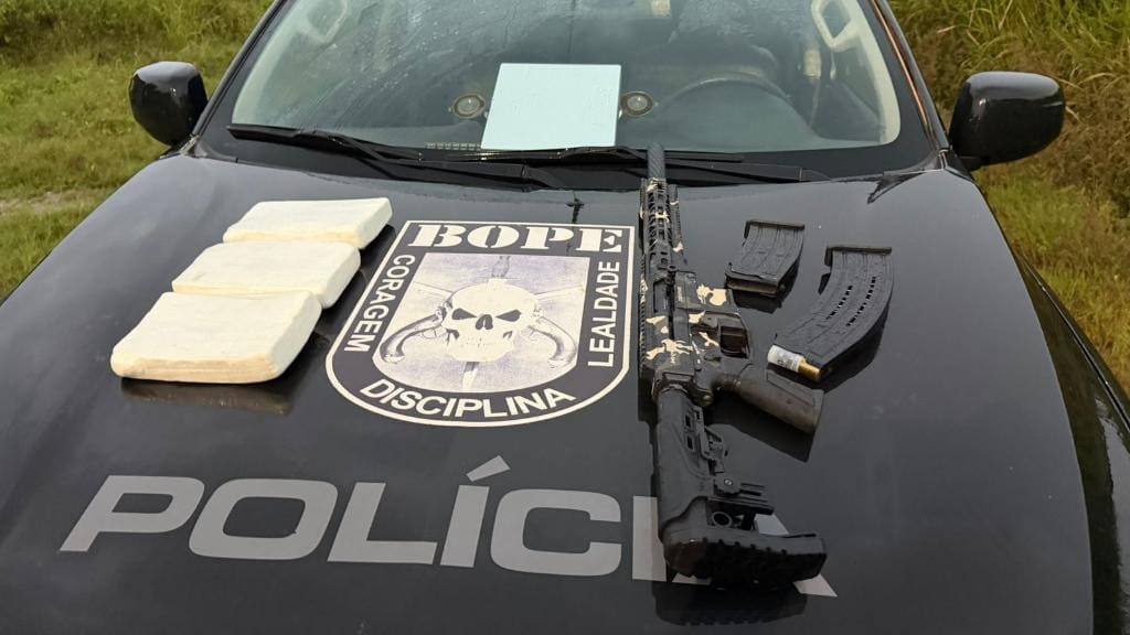 bope-apreende-espingarda-e-tres-quilos-de-cocaina-em-residencia-de-faccao-criminosa
