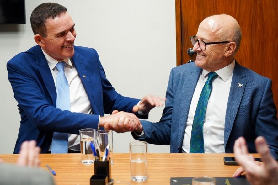 fora-do-mdb,-deputado-garante-que-pedira-voto-para-janaina-e-mauro-ao-senado