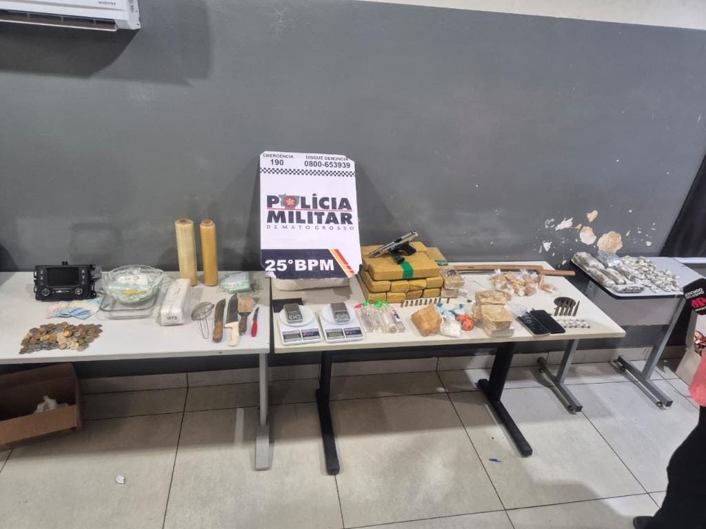 briga-de-casal-termina-com-jovem-presa-com-15-tabletes-de-maconha-e-pistola