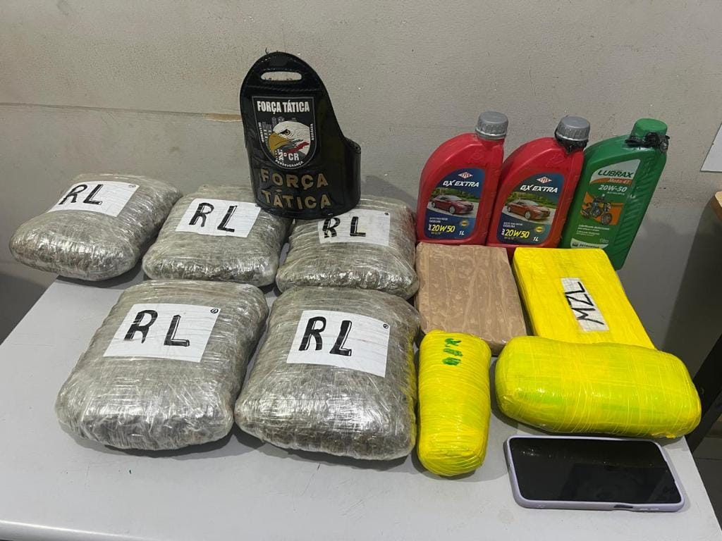 mulher-e-presa-com-nove-tabletes-de-maconha-e-3-litros-de-lolo-na-rodoviaria-do-coxipo