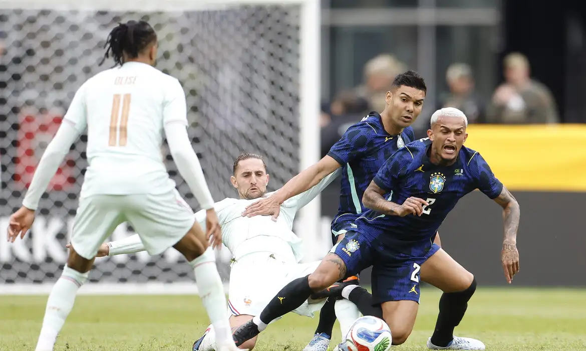 brasil-joga-mal-e-perde-de-2-a-1-amistoso-para-a-franca-nos-estados-unidos