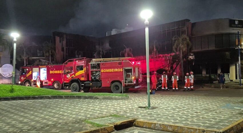 incendio-de-grandes-proporcoes-destroi-ditado-popular-em-sinop