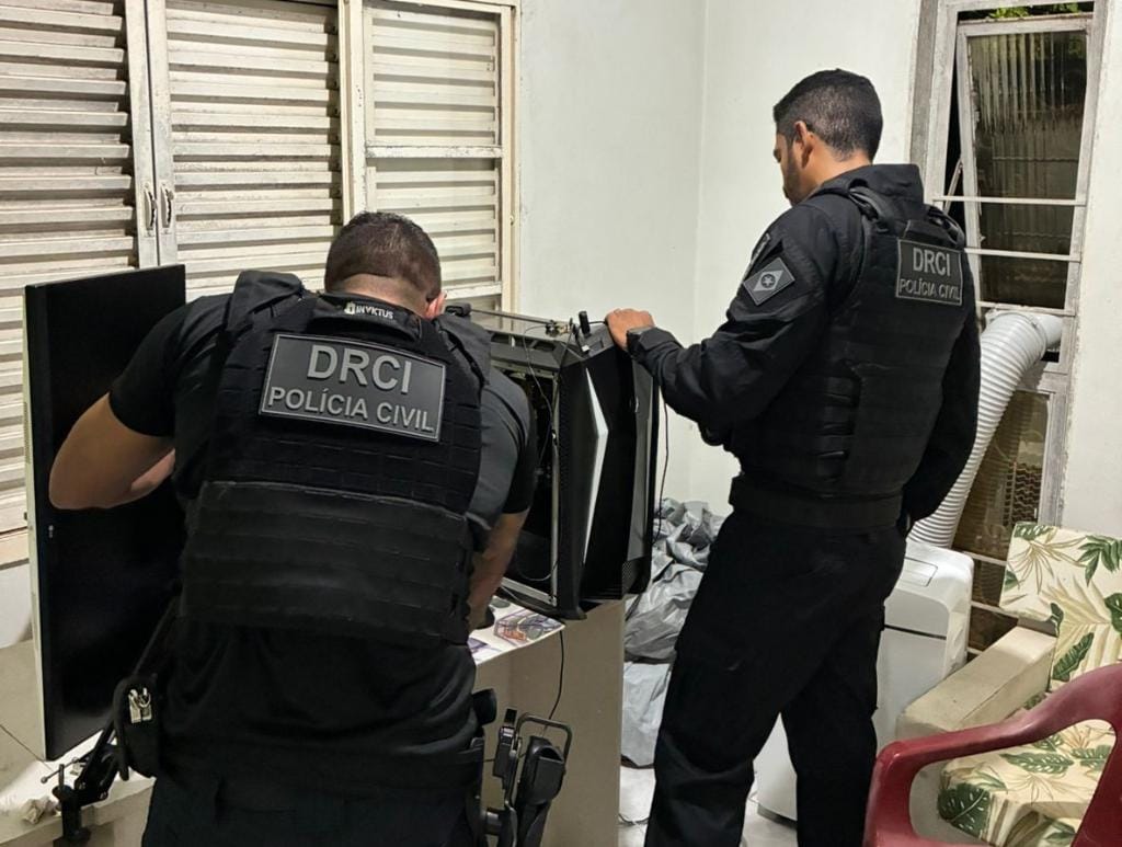operacao-prende-dois-em-mt-e-es-por-usar-ia-para-invadir-contas-de-empresas-e-de-consumidores