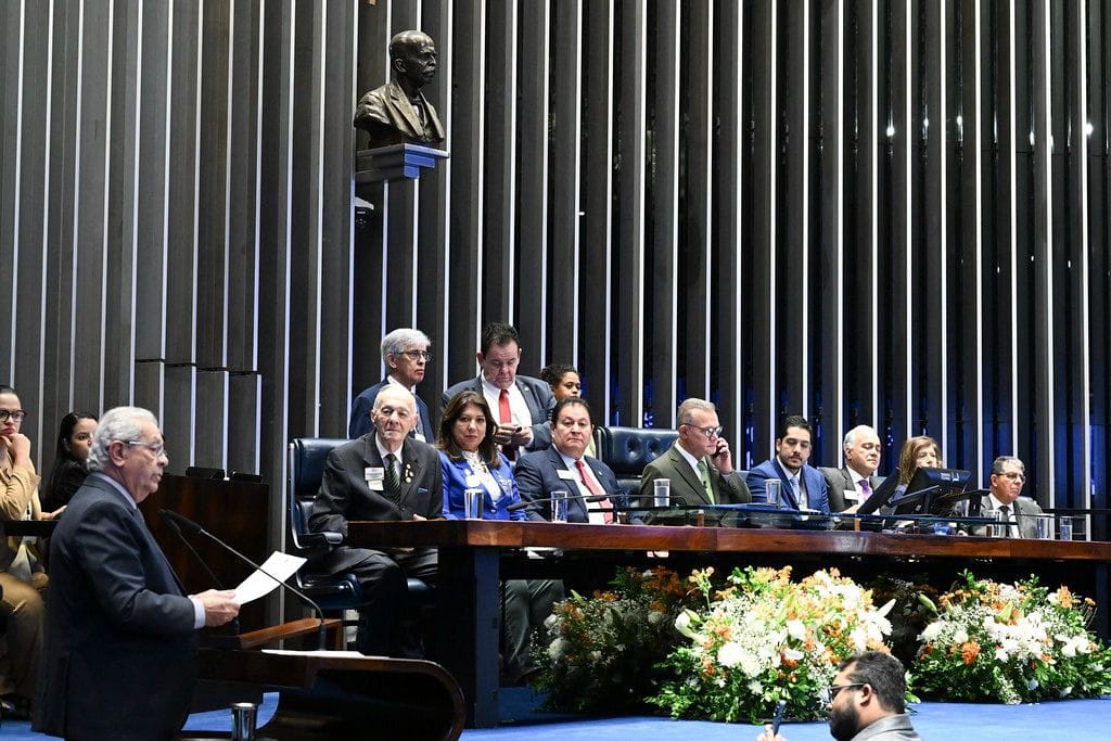 em-sessao-de-homenagem-ao-lions,-jayme-campos-destaca-legado-de-whady-lacerda