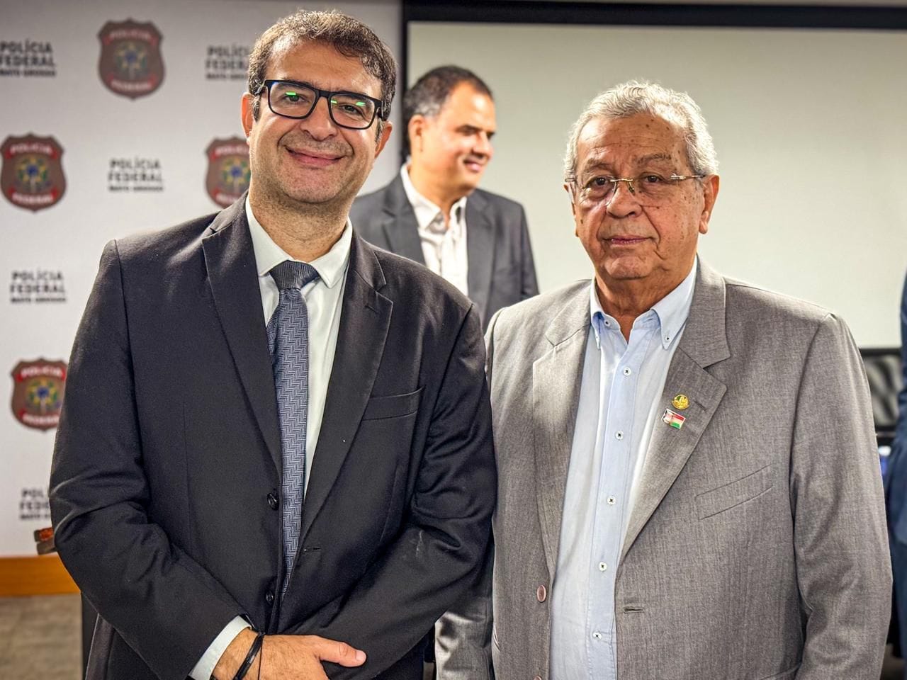 jayme-campos-recebe-homenagem-da-policia-federal-por-apoio-a-instituicao-em-mt