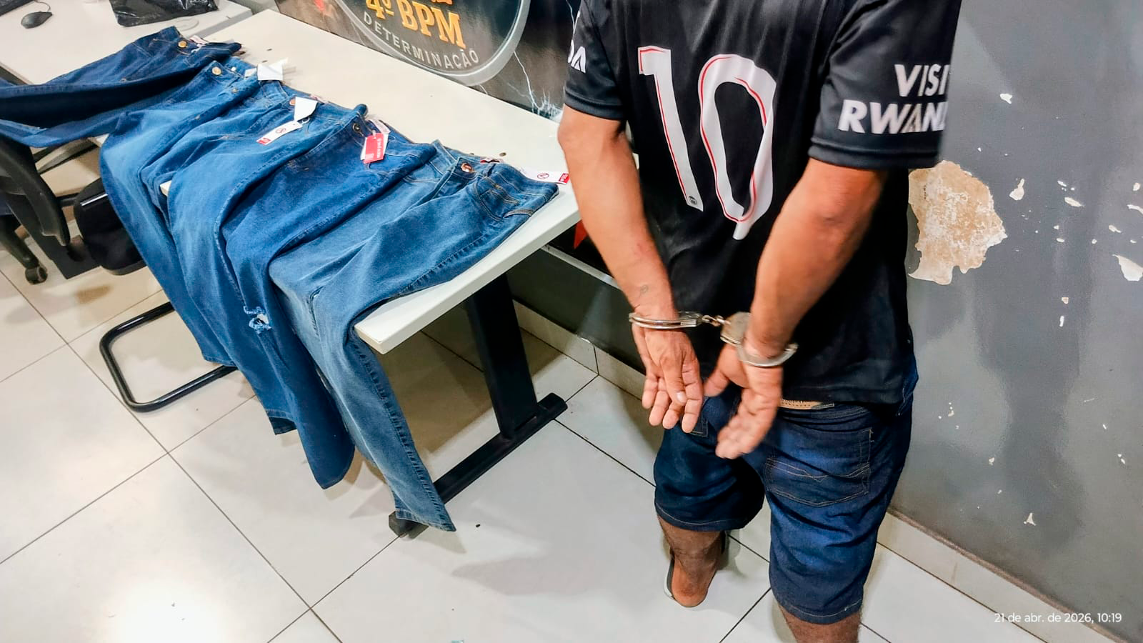 gm-recupera-produtos-e-prende-bandido-por-furto-de-loja-no-centro-de-varzea-grande