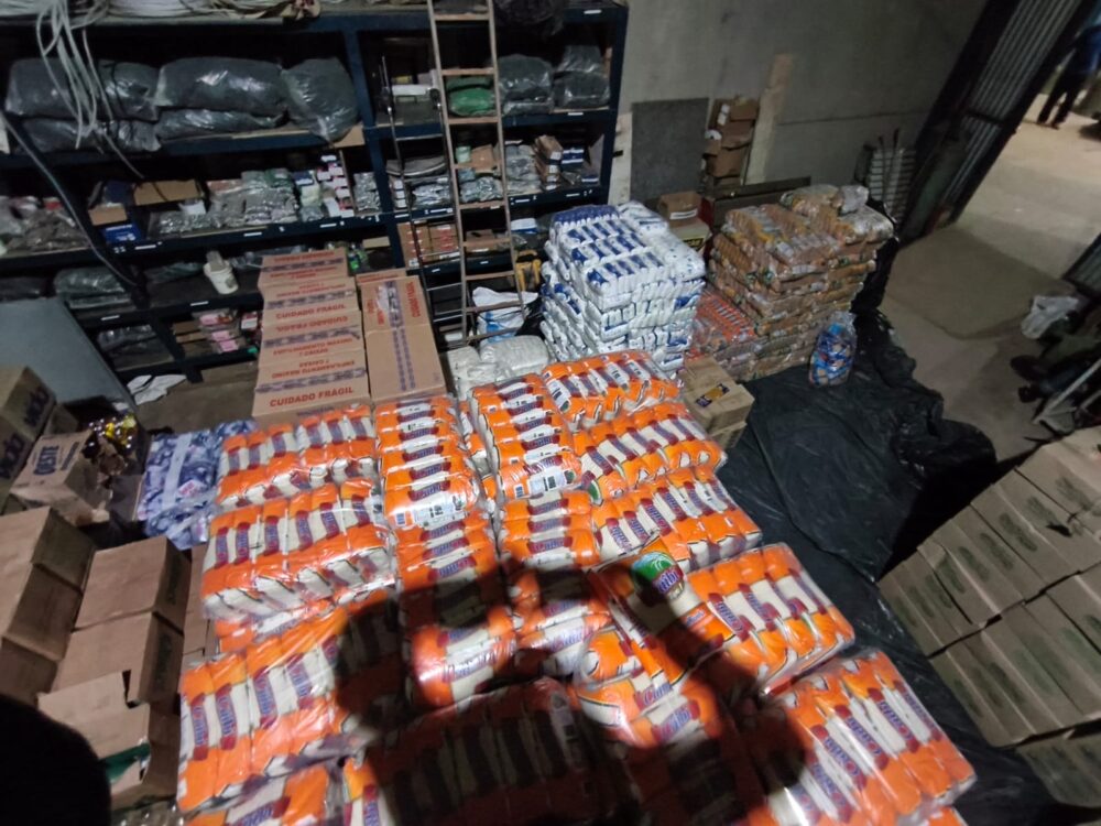 policia-prende-caminhoneiro-que-fazia-entregas-de-cestas-basicas-para-faccao-em-sorriso