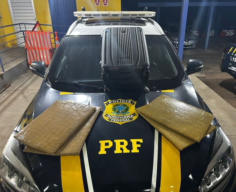 prf-apreende-22,2-kg-de-droga-durante-fiscalizacao-em-onibus-na-rodovia-br-070-em-mt