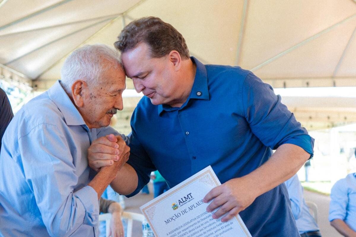 max-emociona-ao-homenagear-ex-aluno-de-96-anos-na-celebracao-de-aniversario-do-ifmt