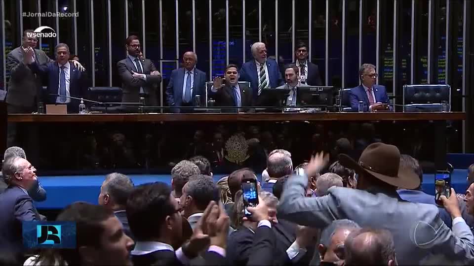 deputados-de-mt-comemoram-ao-lado-de-flavio-bolsonaro-rejeicao-de-indicado-de-lula-ao-stf