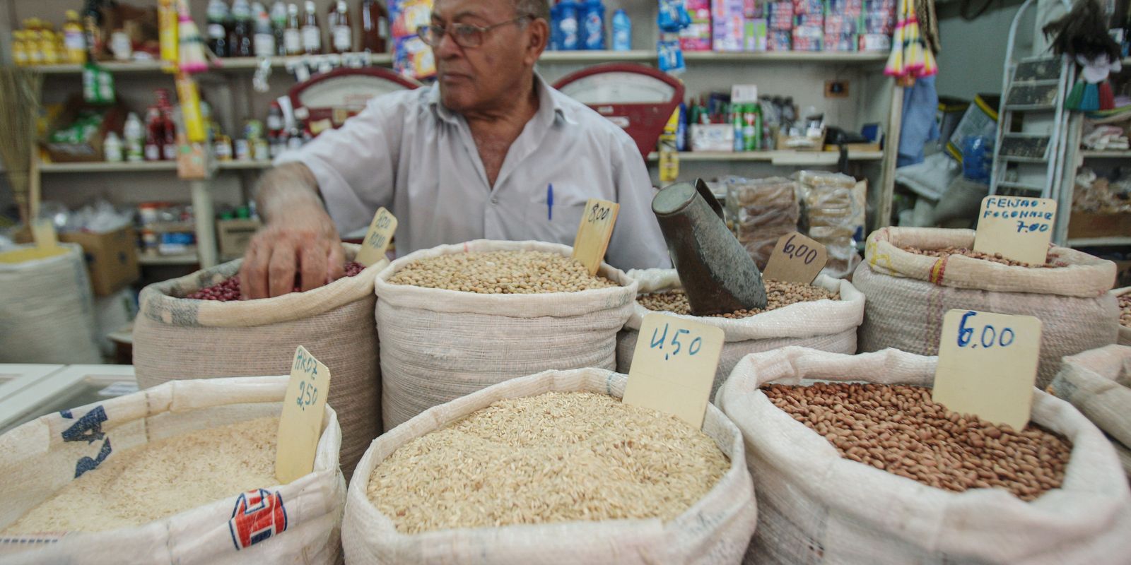 mercado-eleva-previsao-da-inflacao-para-4,89%-este-ano