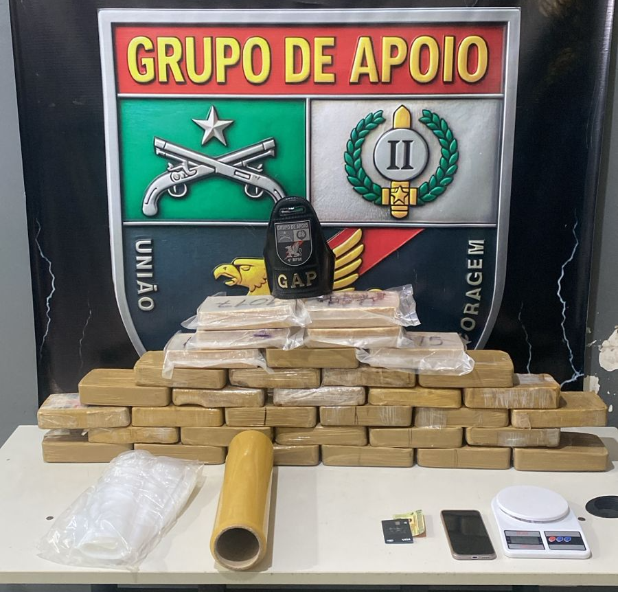motorista-de-caminhonete-e-preso-com-33-tabletes-de-pasta-base-de-cocaina-em-vg