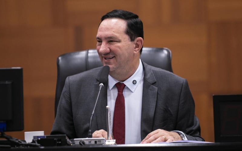 deputado-defende-reducao-de-emendas-para-shows,-mas-cobra-melhorias-de-secretarias