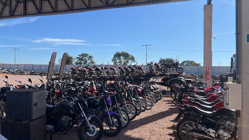 policia-militar-apreende-95-motocicletas-e-um-carro-durante-“rolezinho”-em-mt