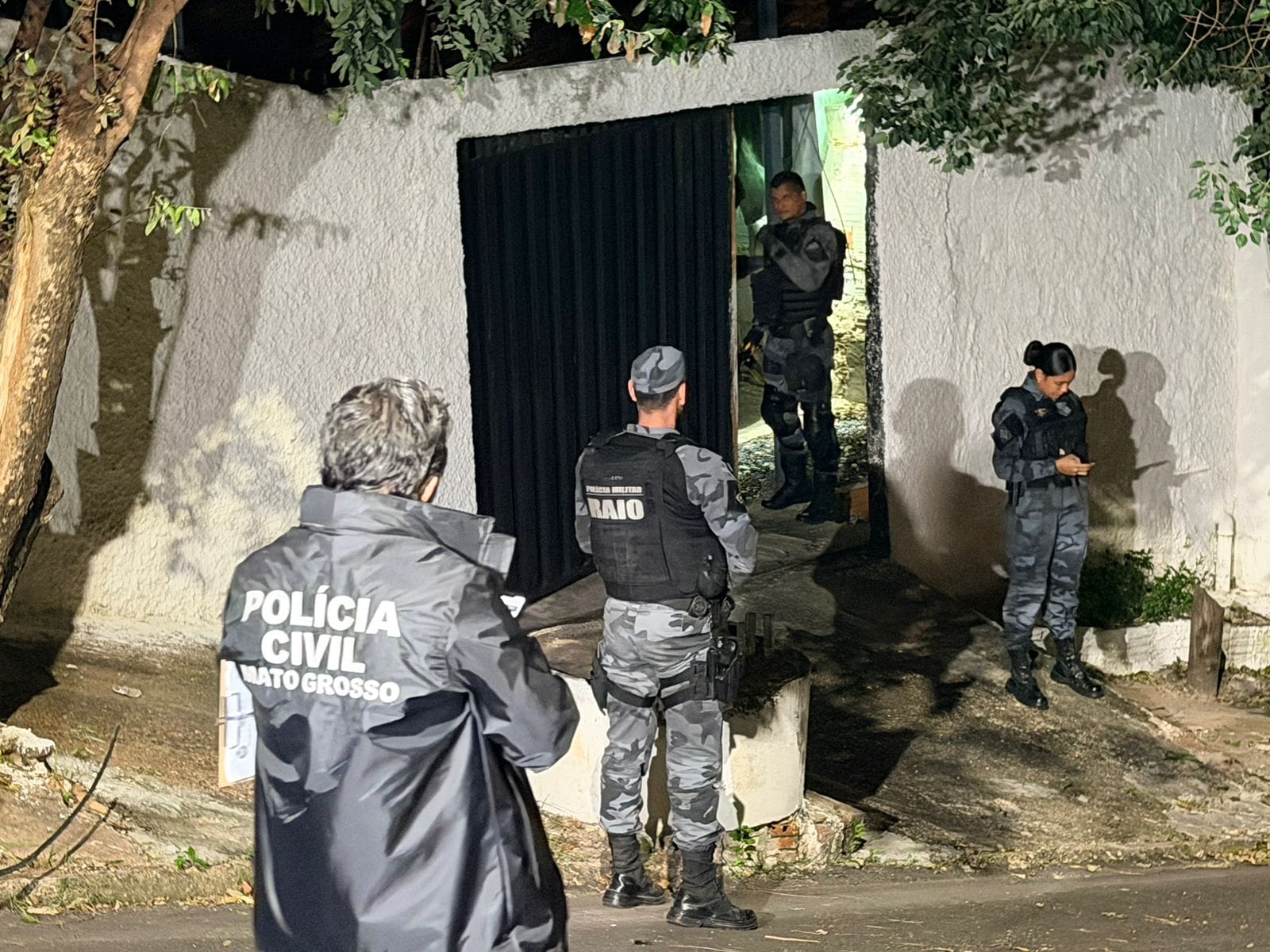 servidor-publico-morre-apos-manter-enteada-refem-e-apontar-arma-para-policiais-em-cuiaba;-video