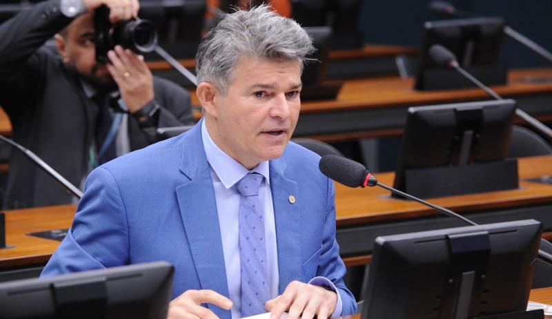 deputado-cobra-investigacao-do-vazamento-de-conversa-de-flavio-bolonaro-com-vorcaro