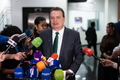 russi:-podemos-nao-vai-definir-apoio-na-disputa-ao-governo-baseado-em-pesquisa-eleitoral