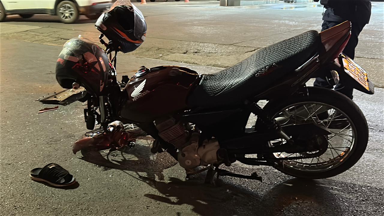 jovem-segue-internado-em-estado-grave-apos-colisao-entre-moto-e-carro-no-centro-de-sorriso