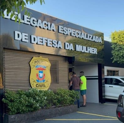medico-e-preso-por-condenacao-de-estupro,-sequestro-e-carcere,-e-por-agredir-namorada-em-mt