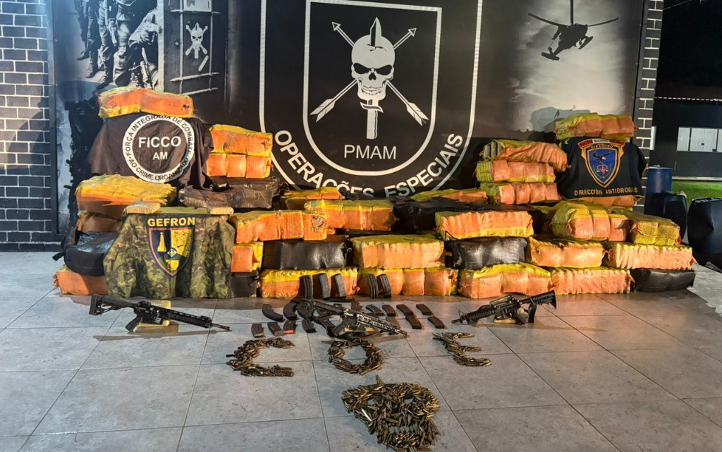 com-apoio-do-gefron,-operacao-apreende-2,5-ton.-de-droga-e-causa-prejuizo-de-r$-50-milhoes-ao-crime